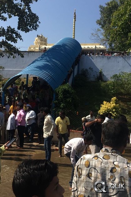 Gautamiputra-Satakarni-Team-at-Karimnagar